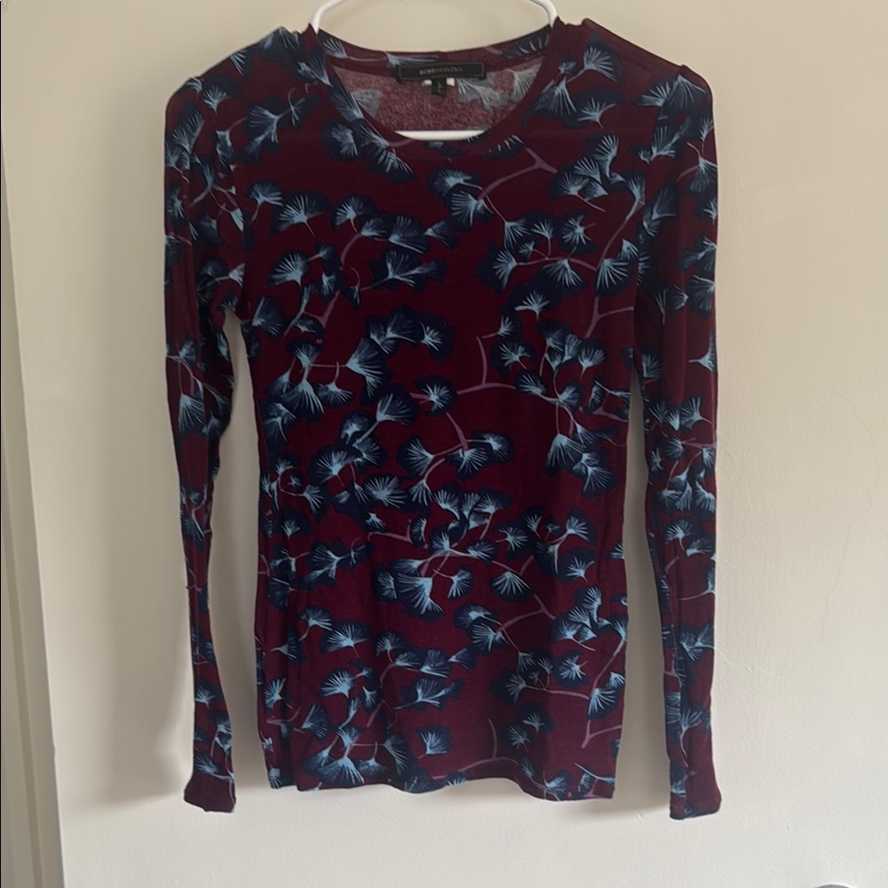 BCBGMaxAzria Fitted Wine Red and Blue Shirt

Lots of stretch; like a tissue t